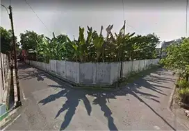 Pekarangan bonus bangunan rumah dekat Pasar Jongke Solo