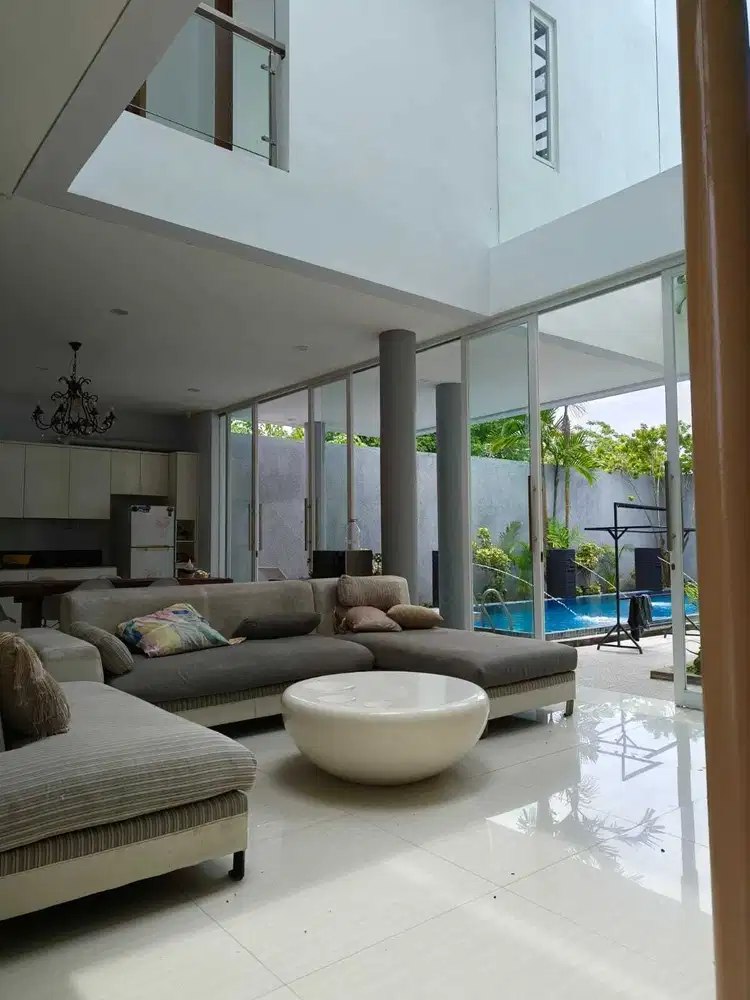 VILLA SIAP HUNI FURNISHED LOKASI DEKAT PANTAI PANDAWA NUSA DUA