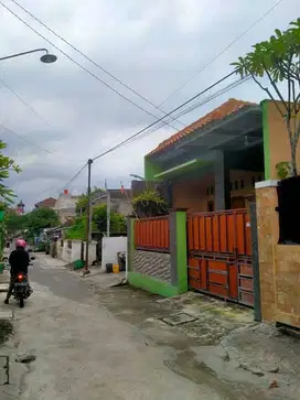 Rumah minimalis hanya 100 m dari jalan raya utama Nusukan Solo