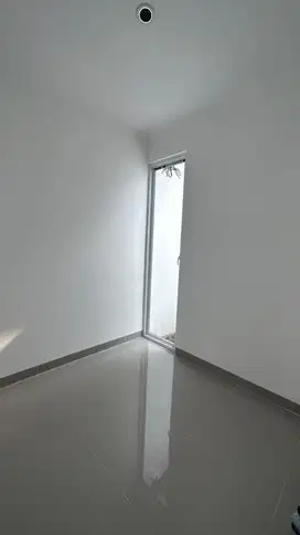 TOWNHOUSE 2 LANTAI BERGAYA KLASIK MODERN, DP 0, SEMI FURNISHED!