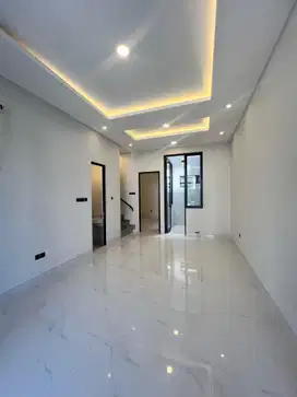 Dijual Rumah Mewah Perum Dian Istana Wiyung Surabaya Barat