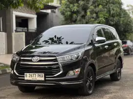 INNOVA VENTURER 2.4 AT DIESEL 2019 HITAM KM 112rb SERVICE RUTIN