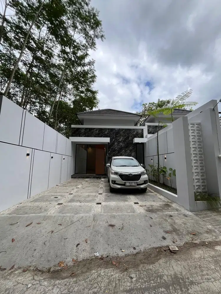 RUMAH BARU MEWAH LIMASAN MODERN DENGAN TANAH LUAS DI JALAN KALIURANG