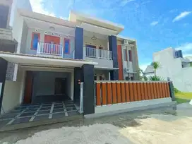 RUMAH BARU MEWAH 2 LANTAI BERKUALITAS TATA RUANG LEGA DI TAMANMARTANI