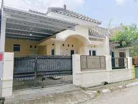 Rumah Bagus Dekat Kantor DPRD Jajar Solo