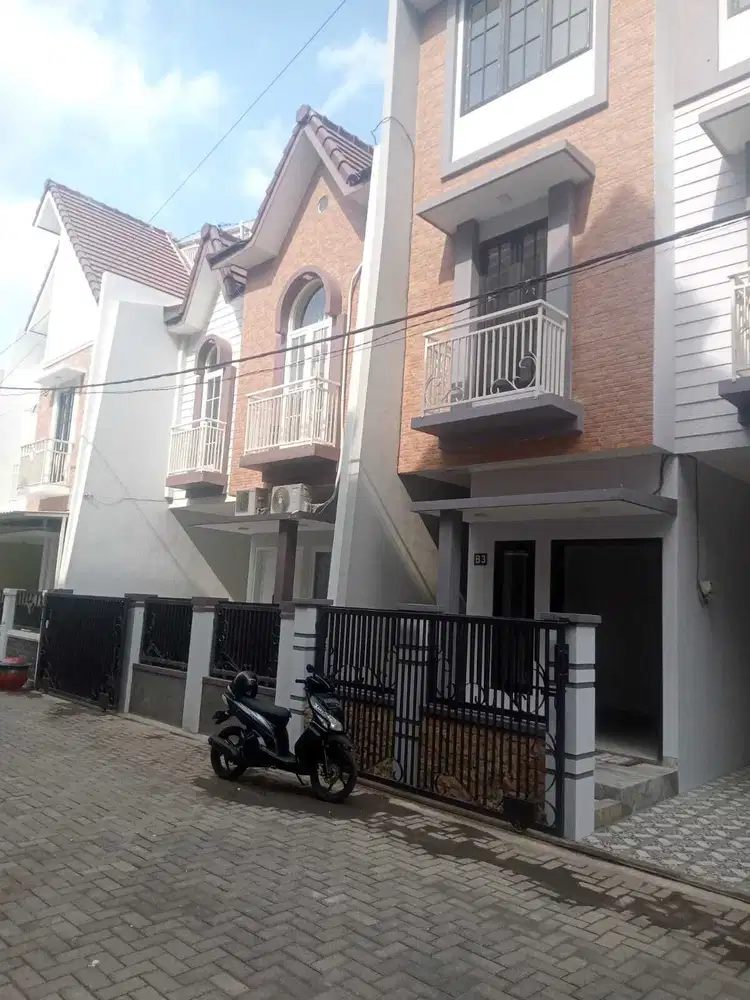 RUMAH BARU MINIMALIS MODEREN PIRANHA BLIMBING MALANG