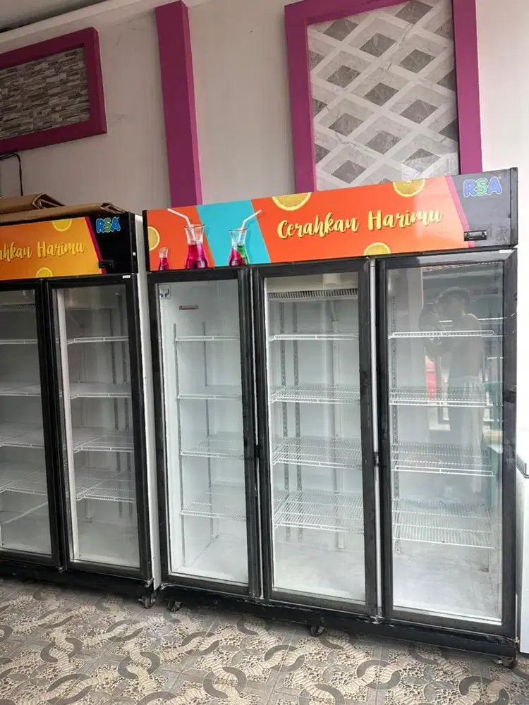 Showcase 3 pintu RSA Mulus Original mesin msh segel pabrik