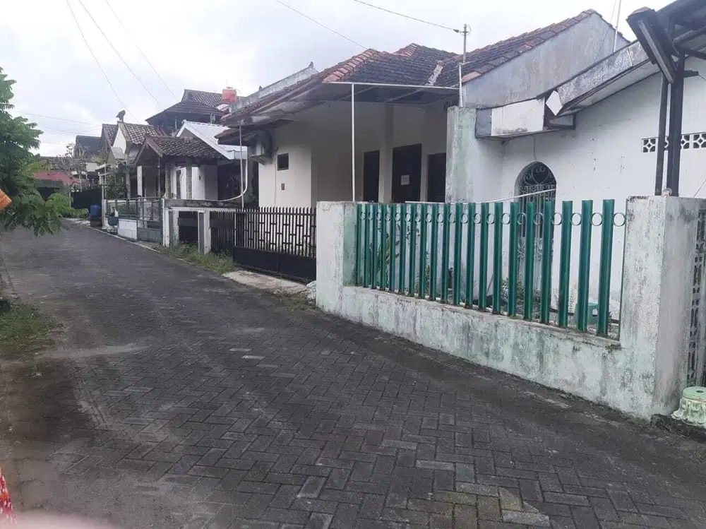 Tanah dan bangunan rumah dlm perumahan belakang hotel hyatt