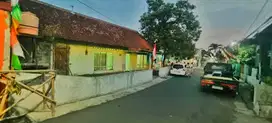 Tanah pinggir jalan utama daerah condongcatur cocok hunian dan kost