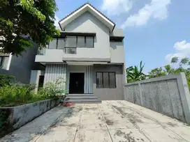 dijual rumah dua lantai di sentul city