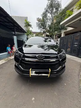 TOYOTA INNOVA VENTURER DIESEL 2.4 AT
