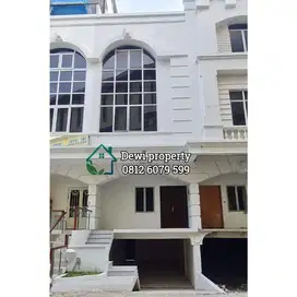 dijual villa komplek Cemara asri cluster diamond suite