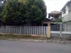 Rumah halaman luas strategis 50 m dari Jl. Adi Sumarmo Kartasura