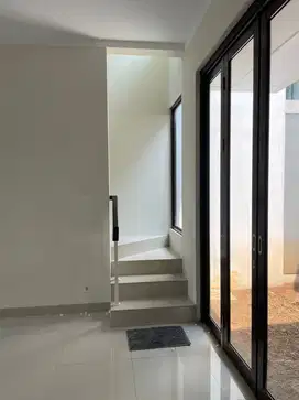 Best Deal! Disewakan Rumah Cantik Siap Huni di Discovery Bintaro