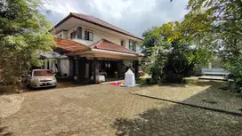 Rumah Lux Luas di Jalan Setra Indah (Full Furnished)