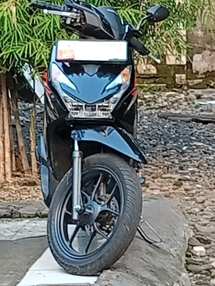 Beat 2025 hitam