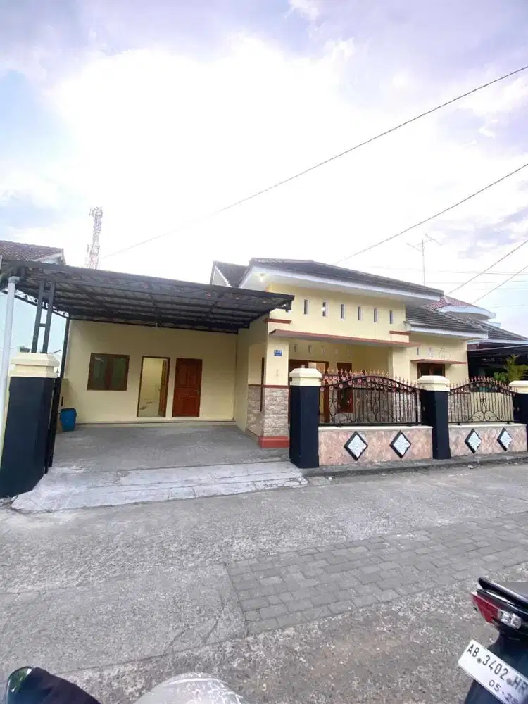 RUMAH CANTIK DAN LUAS DALAM RINGROAD KOTAGEDE DEKAT KAMPUS STIPRAM