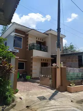 Rumah minimalis lokasi belakang Kampus UNS Solo