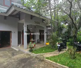 Dijual Rumah Bagus Lahan Luas di Jl Lebak Bulus IV
