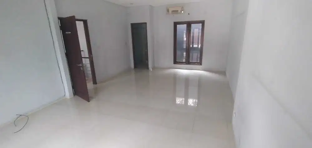 Dijual Rumah Siap Huni dalam Town House di Lebak Bulus Lingkungan Asri