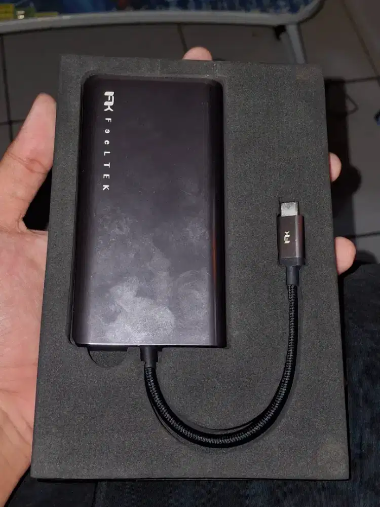 FEELTEK 8in1 Portable Hub - 8-in-1