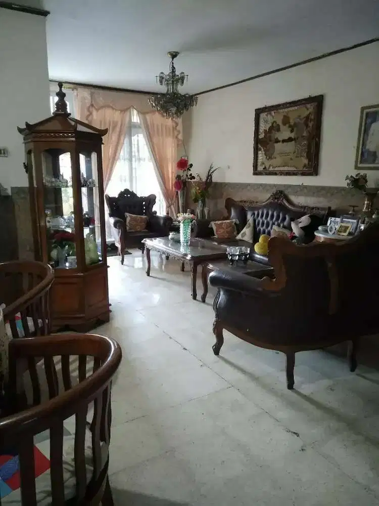 Dijual rumah luas posisi hook di Riung Bandung