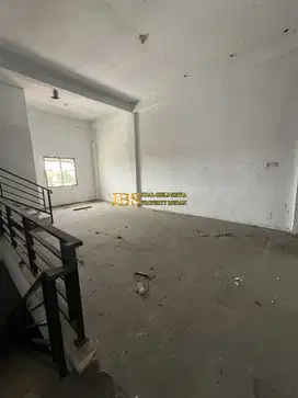DIJUAL CEPAT! Ruko 3,5 Tingkat di Jalan Pasar 3 - Krakatau, Medan