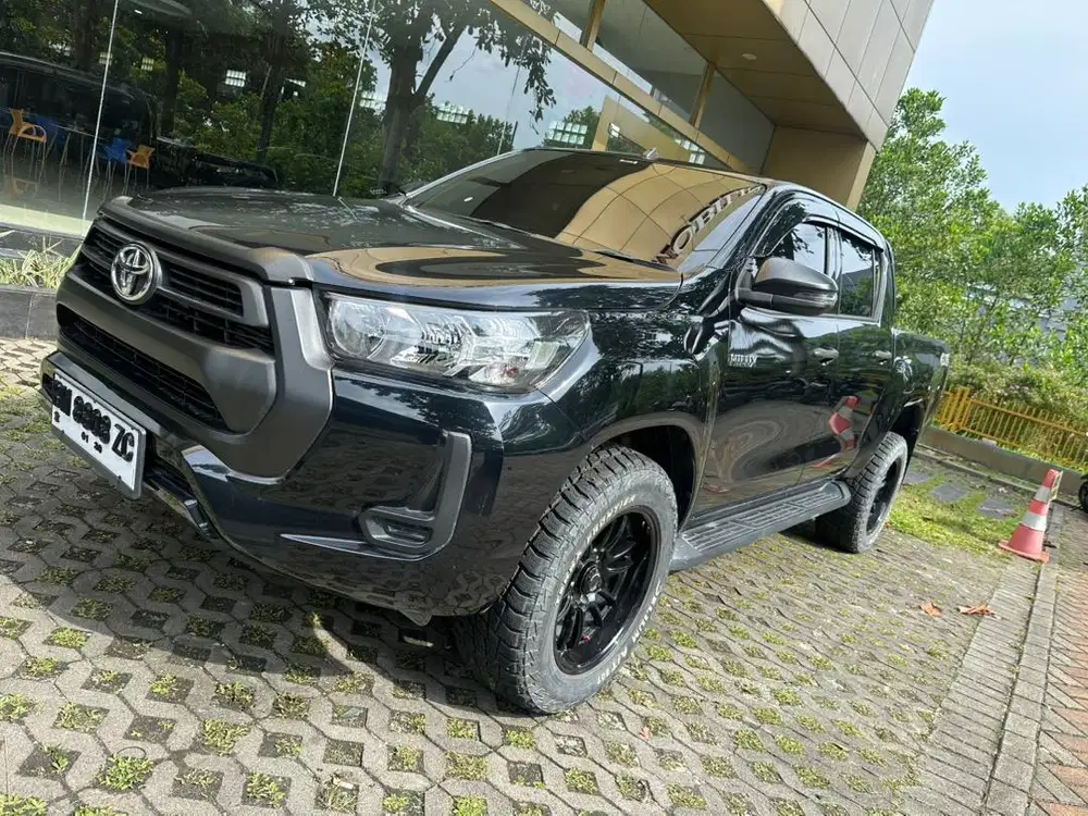 Hilux E 2.4 4x4 Manual Double Cabin 2025 Nik 2023