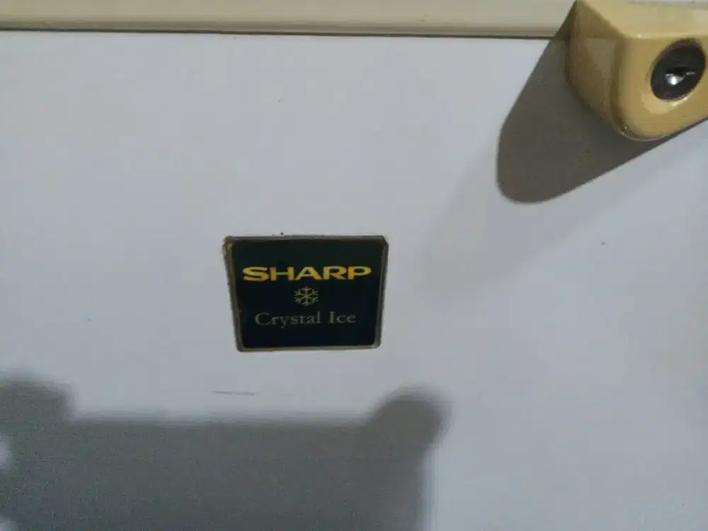 Dijual freezer box sharp 200 lt