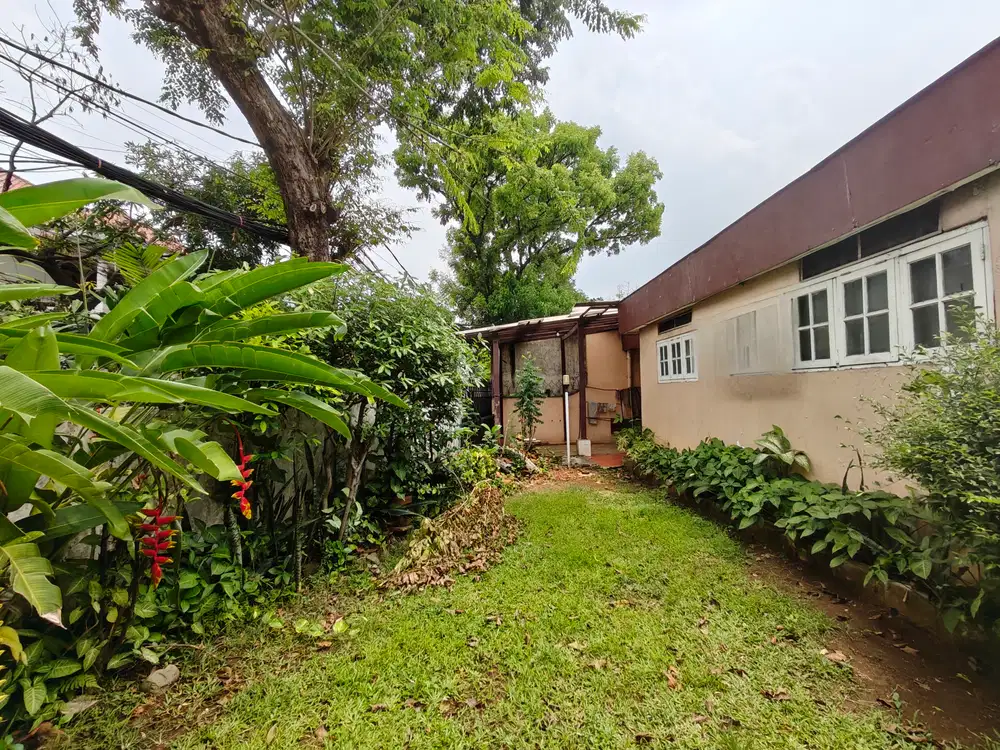 Rumah lokasi strategis dekat Permata Hijau di Cidodol Kebayoran Lama