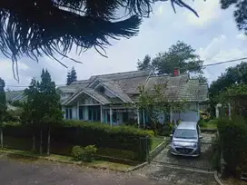 Dijual murah banget villa cantik terawat luas, surat2 lengkap Cipanas