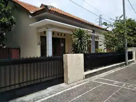 Rumah Halaman Luas belakang Hotel Alila Jajar Solo
