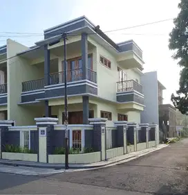 Rumah hook bangunan mewah lokasi Kerten Solo