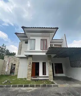 Rumah full furnish sangat strategis balecatur gamping