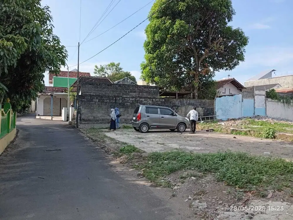 Tanah pekarnagan manxadan depan kampus UPN Seturan