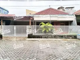 RUMAH BERSIH KENDANGSARI SURABAYA,DEPAN TAMAN,DEKAT UBAYA,SIERR