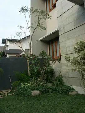 (FAST SALE) RUMAH SETRADUTA, BANDUNG, REPOSISI HARGA, 2 LANTAI (NEGO)