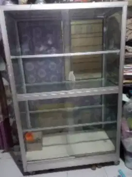 etalase bekas minus kunci saja