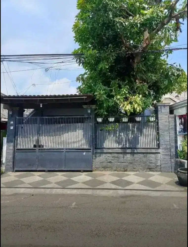 Dijual Rumah di Manyar Sambongan 2 Lantai