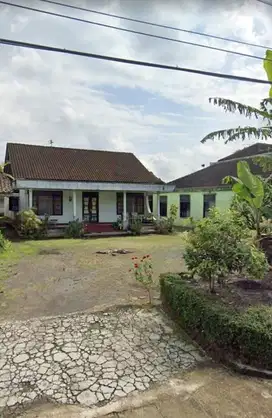 DIJUAL RUMAH DENGAN HALAMAN LUAS DEKAT JL RAYA&KAMPUS UMM MERTOYUDAN