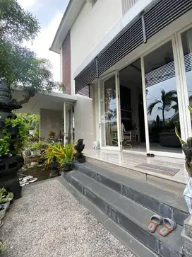 Rumah Mewah Araya Tahap 1 Semi Furnish Lokasi Strategis