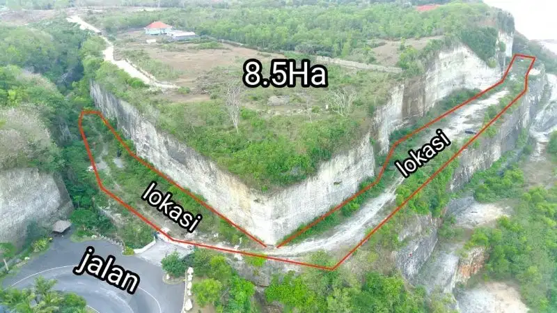 tanah tebing pantai melasti