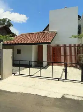 Rumah full furnish nyaman dan strategis tlogoadi cebongan