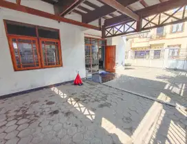 Jual Rumah Hoek di Jalan Kembar Timur (Sayap Jalan BKR)