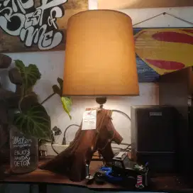 Driftwood Lamp
Lampu Meja
Lampu Kamar
Lampu Hias