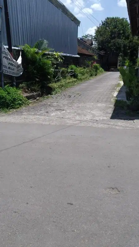jl kaliurang km 12 dekat uii sleman jogja