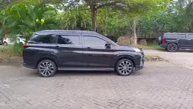 TOYOTA AVANZA VELOZ Q AT HITAM