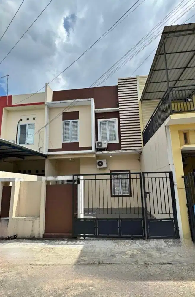 Dijual murah rumah 2 lantai full renovasi di jodoh permai