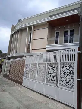 Rumah baru 2 lantai spek mewah dan Elegan Manahan Solo