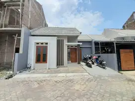 Rumah murah lokasi apik depan Lor In Hotel Colomadu